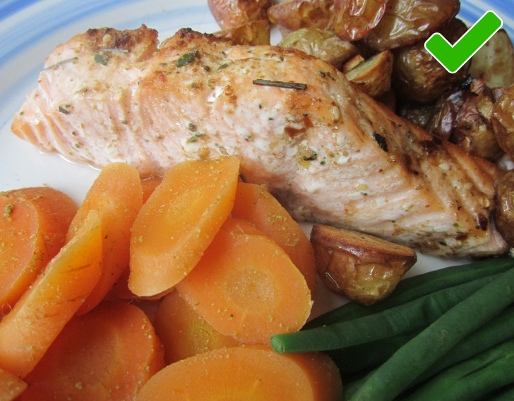 Sweet potatoes and baked salmon to dose omega-3