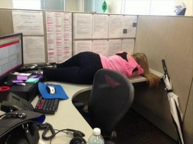 21 Hilarious Pics That Prove People Can Sleep Anywhere