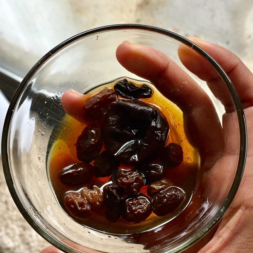 This Will Happens to Your Body If You Drink Raisin Water On Empty Stomach